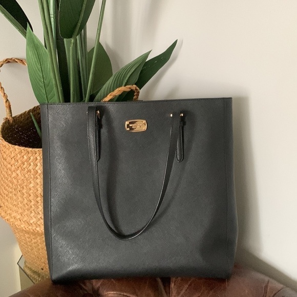 Michael Kors Jet‎ Set Large Travel NS Saffiano Tote in black gold - Picture 15 of 16